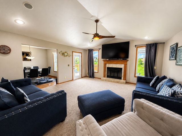 423 Cross Plains Road, Rockford, IL 61107