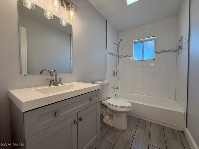 1315 NE Pine Island LN, Cape Coral, FL 33909