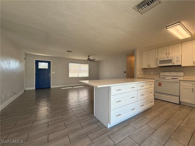 1315 NE Pine Island LN, Cape Coral, FL 33909