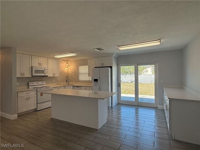 1315 NE Pine Island LN, Cape Coral, FL 33909