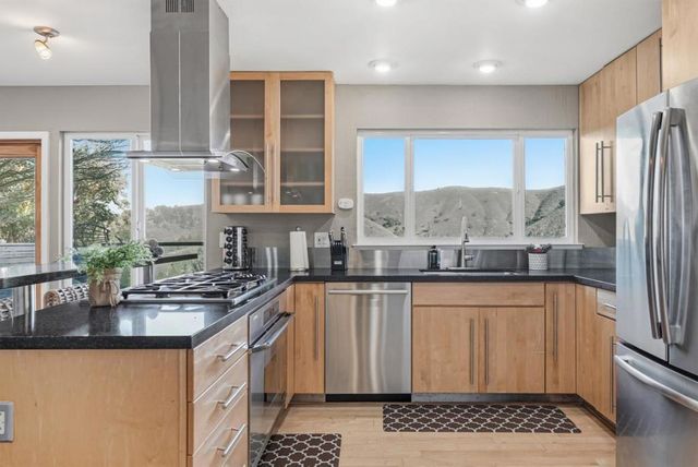 63 Kathleen Court, Pacifica, CA 94044