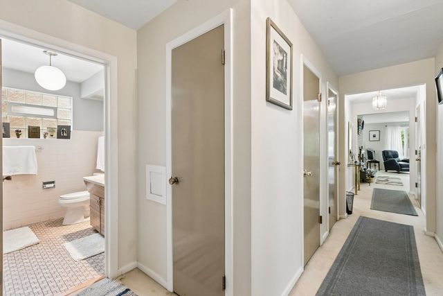 2225 W Touhy Avenue, Chicago, IL 60645