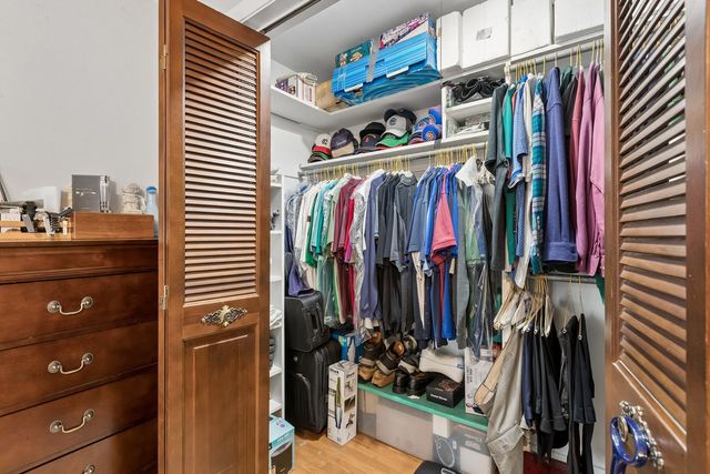 2225 W Touhy Avenue, Chicago, IL 60645