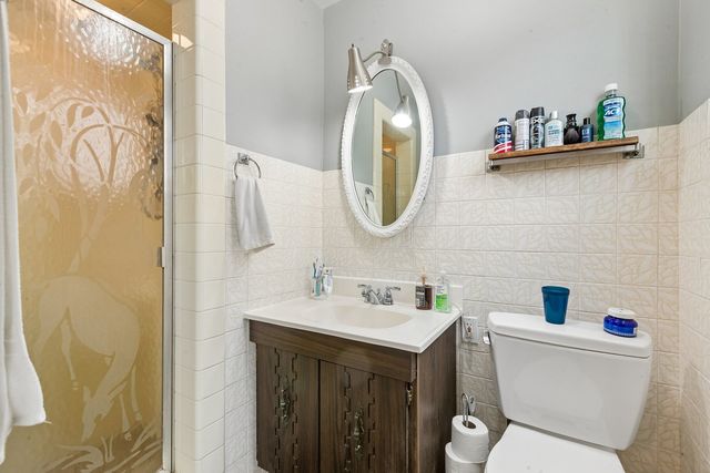 2225 W Touhy Avenue, Chicago, IL 60645