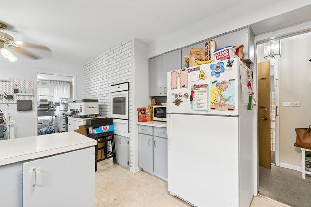 2225 W Touhy Avenue, Chicago, IL 60645