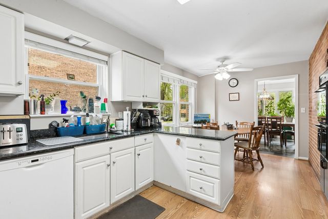 2225 W Touhy Avenue, Chicago, IL 60645
