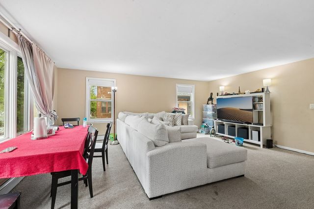 2225 W Touhy Avenue, Chicago, IL 60645