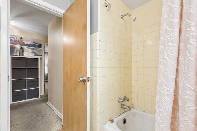 2225 W Touhy Avenue, Chicago, IL 60645