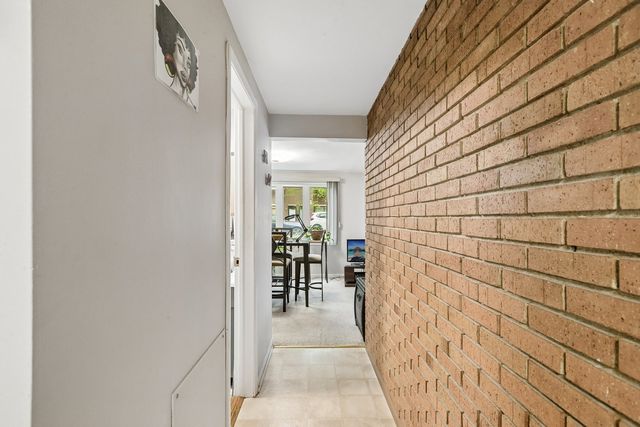 2225 W Touhy Avenue, Chicago, IL 60645