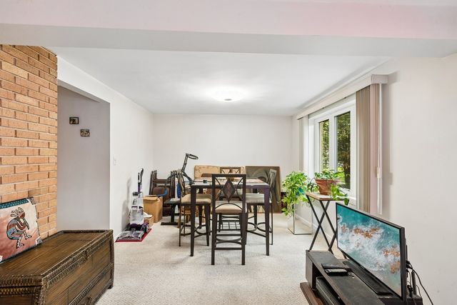 2225 W Touhy Avenue, Chicago, IL 60645