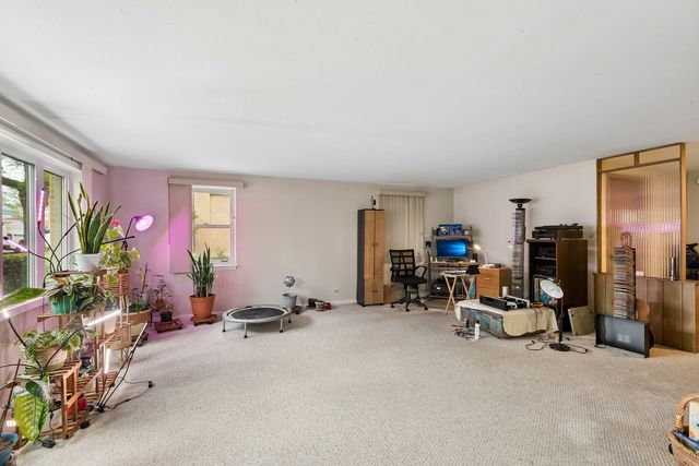 2225 W Touhy Avenue, Chicago, IL 60645