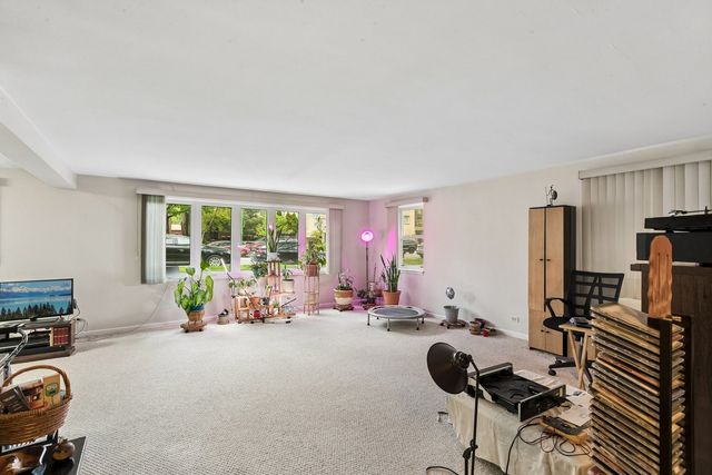 2225 W Touhy Avenue, Chicago, IL 60645