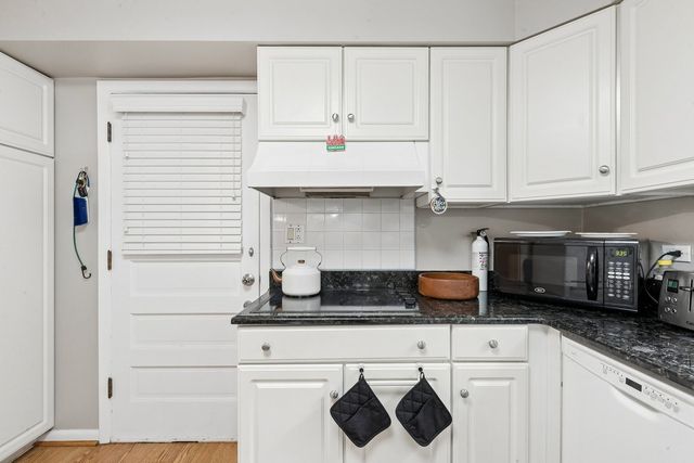 2225 W Touhy Avenue, Chicago, IL 60645