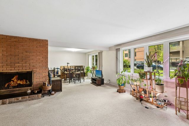 2225 W Touhy Avenue, Chicago, IL 60645
