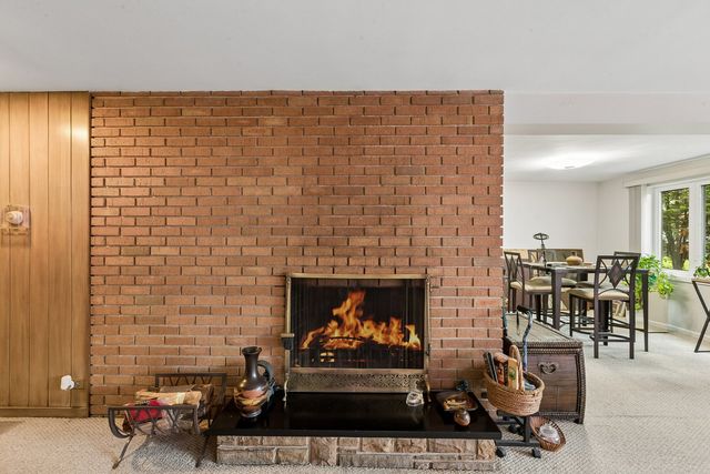 2225 W Touhy Avenue, Chicago, IL 60645