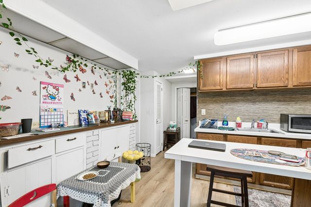 2225 W Touhy Avenue, Chicago, IL 60645