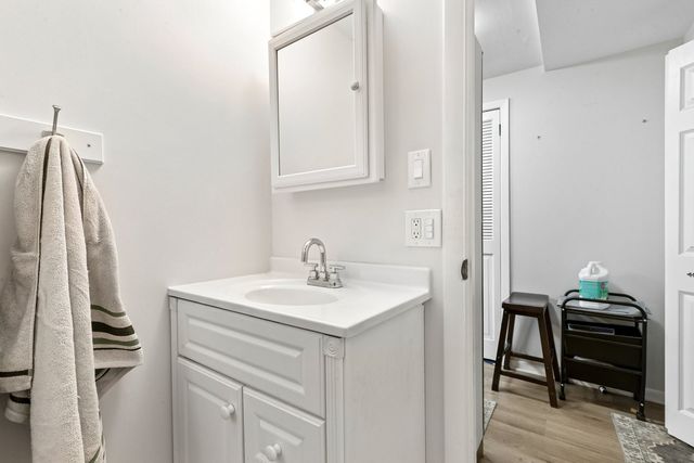 2225 W Touhy Avenue, Chicago, IL 60645