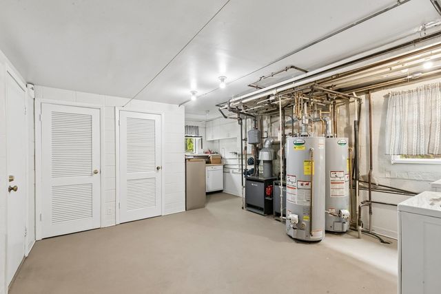 2225 W Touhy Avenue, Chicago, IL 60645