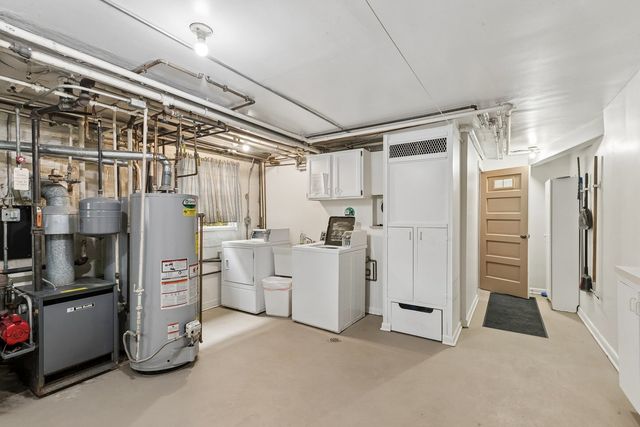 2225 W Touhy Avenue, Chicago, IL 60645