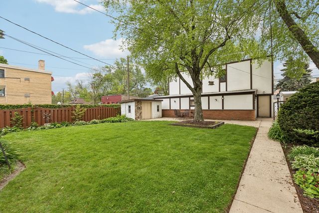 2225 W Touhy Avenue, Chicago, IL 60645
