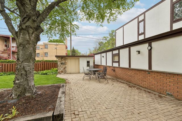 2225 W Touhy Avenue, Chicago, IL 60645