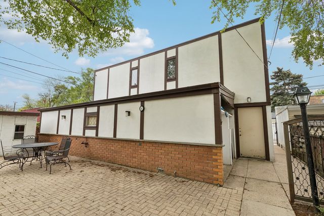 2225 W Touhy Avenue, Chicago, IL 60645