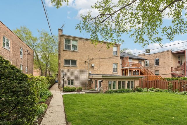 2225 W Touhy Avenue, Chicago, IL 60645
