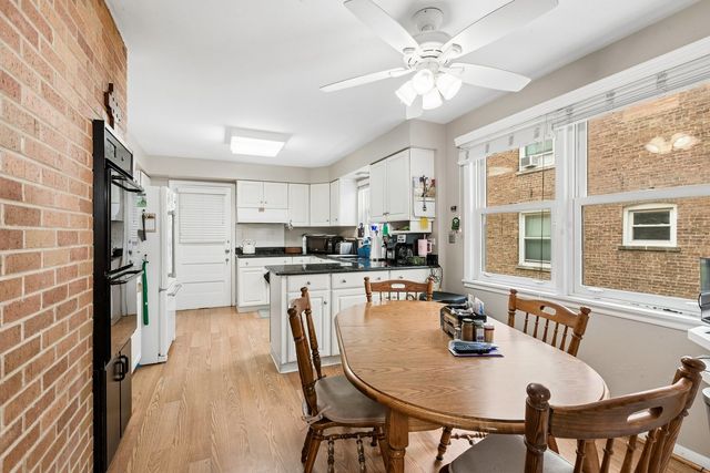 2225 W Touhy Avenue, Chicago, IL 60645