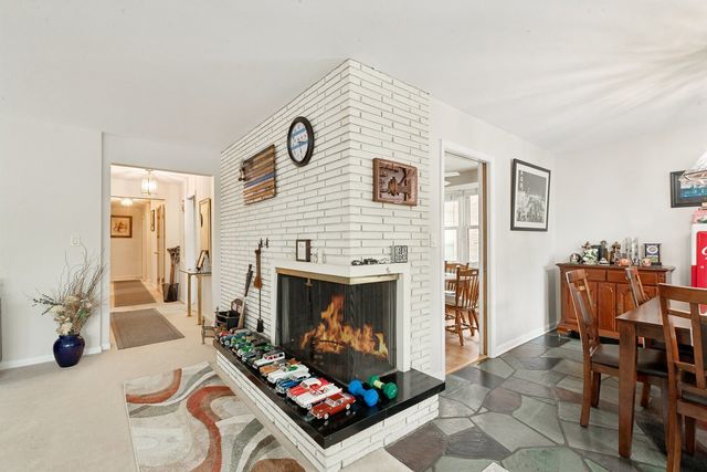 2225 W Touhy Avenue, Chicago, IL 60645