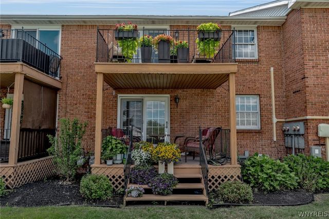 9 Tralee Terr, Amherst, NY 14051