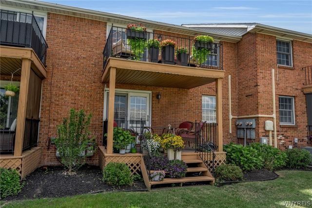 9 Tralee Terr, Amherst, NY 14051