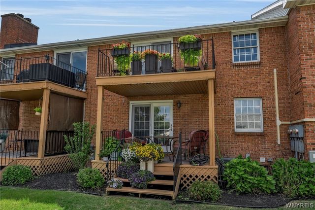 9 Tralee Terr, Amherst, NY 14051