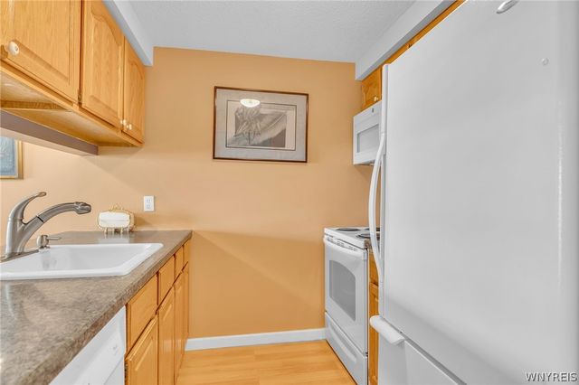 9 Tralee Terr, Amherst, NY 14051