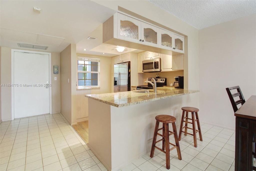 605 Oaks Dr 305, Pompano Beach, FL 33069