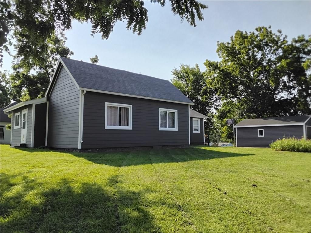 309 W LAKE Street, Mclouth, KS 66054