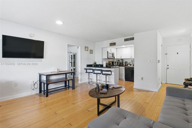 950 NW 11th St 3B, Miami, FL 33136