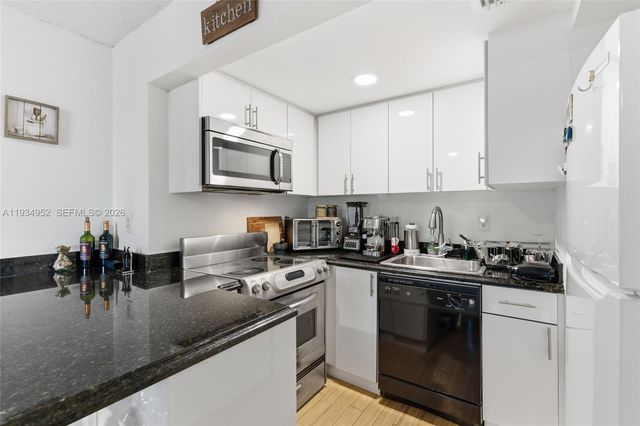 950 NW 11th St 3B, Miami, FL 33136