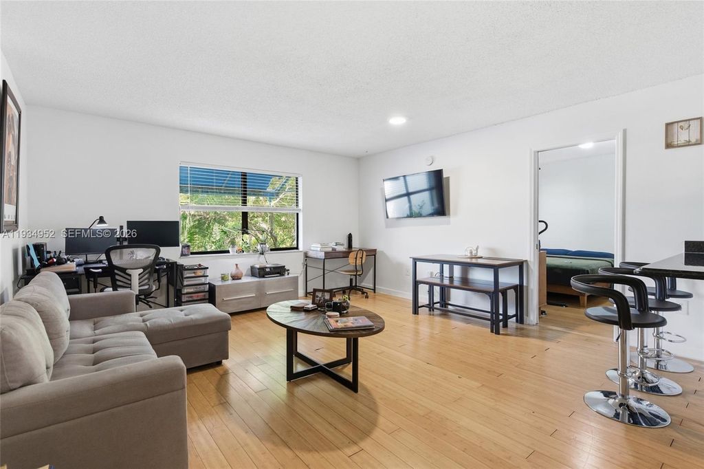 950 NW 11th St 3B, Miami, FL 33136