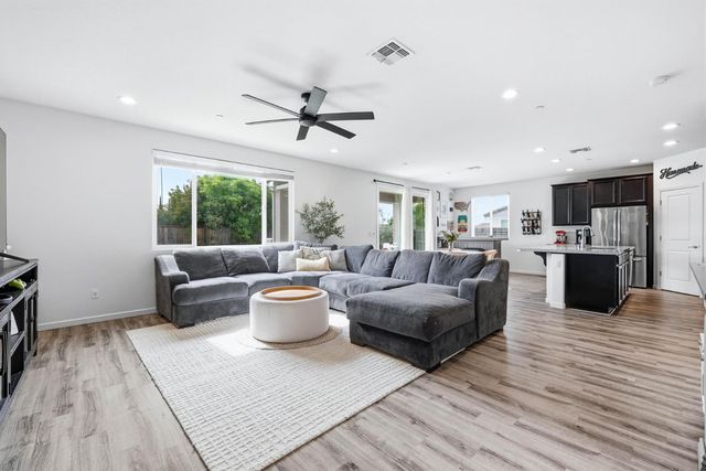 2079 Coffee Creek Way, Plumas Lake, CA 95961