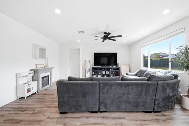 2079 Coffee Creek Way, Plumas Lake, CA 95961