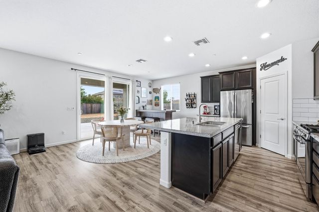 2079 Coffee Creek Way, Plumas Lake, CA 95961