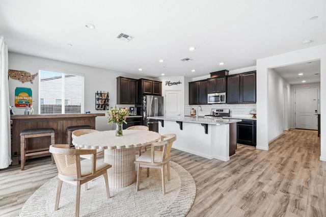 2079 Coffee Creek Way, Plumas Lake, CA 95961