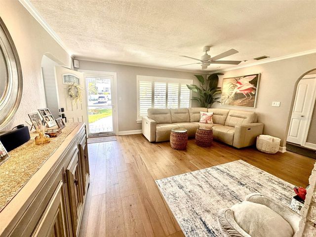 467 31ST AVENUE N, St Petersburg, FL 33704