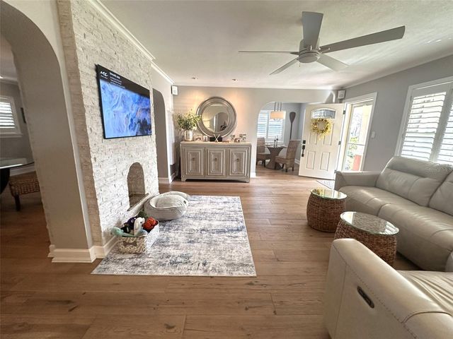 467 31ST AVENUE N, St Petersburg, FL 33704