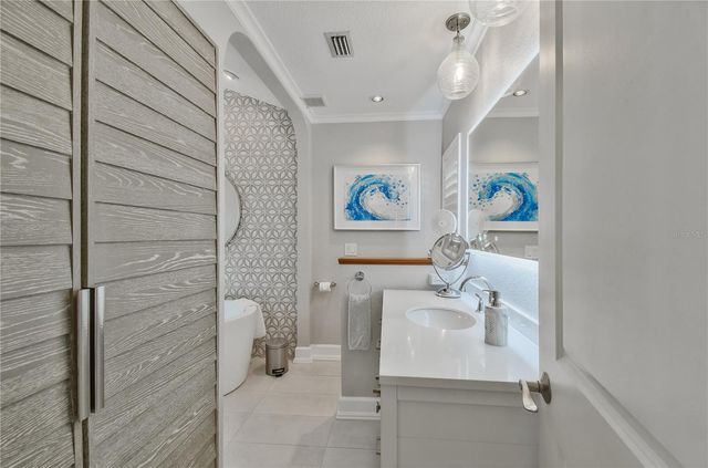 467 31ST AVENUE N, St Petersburg, FL 33704