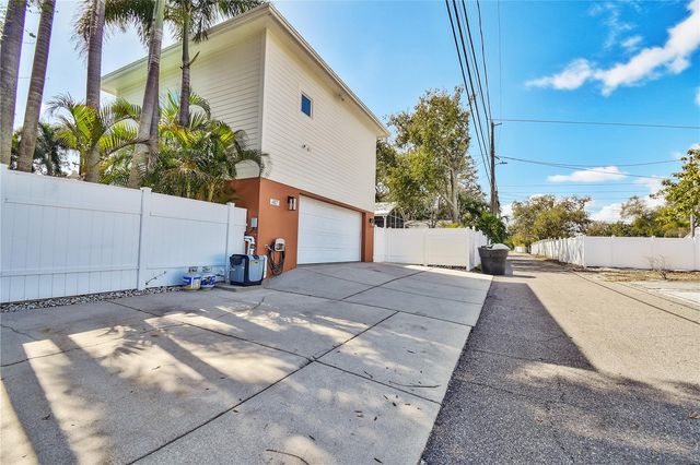 467 31ST AVENUE N, St Petersburg, FL 33704