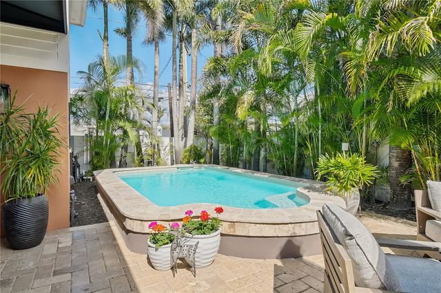 467 31ST AVENUE N, St Petersburg, FL 33704