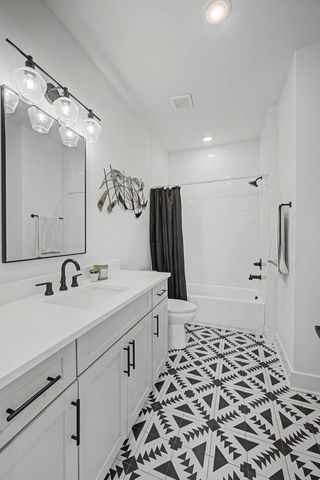1517 Jones Ave, Nashville, TN 37207