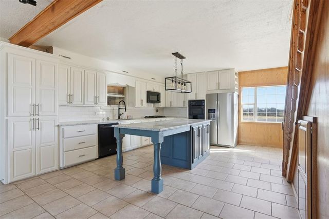 9448 N 2020 Road, Hammon, OK 73650