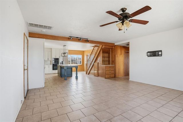 9448 N 2020 Road, Hammon, OK 73650